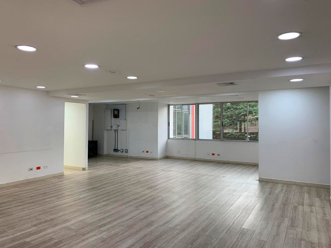 Oficina en arriendo en El Poblado, Medellín, 240 m² · foto 3 de 14