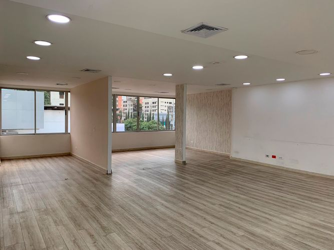 Oficina en arriendo en El Poblado, Medellín, 240 m² · foto 4 de 14