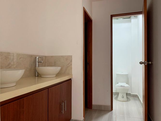 Local en arriendo en El Poblado, Medellín, 240 m² · foto 9 de 9