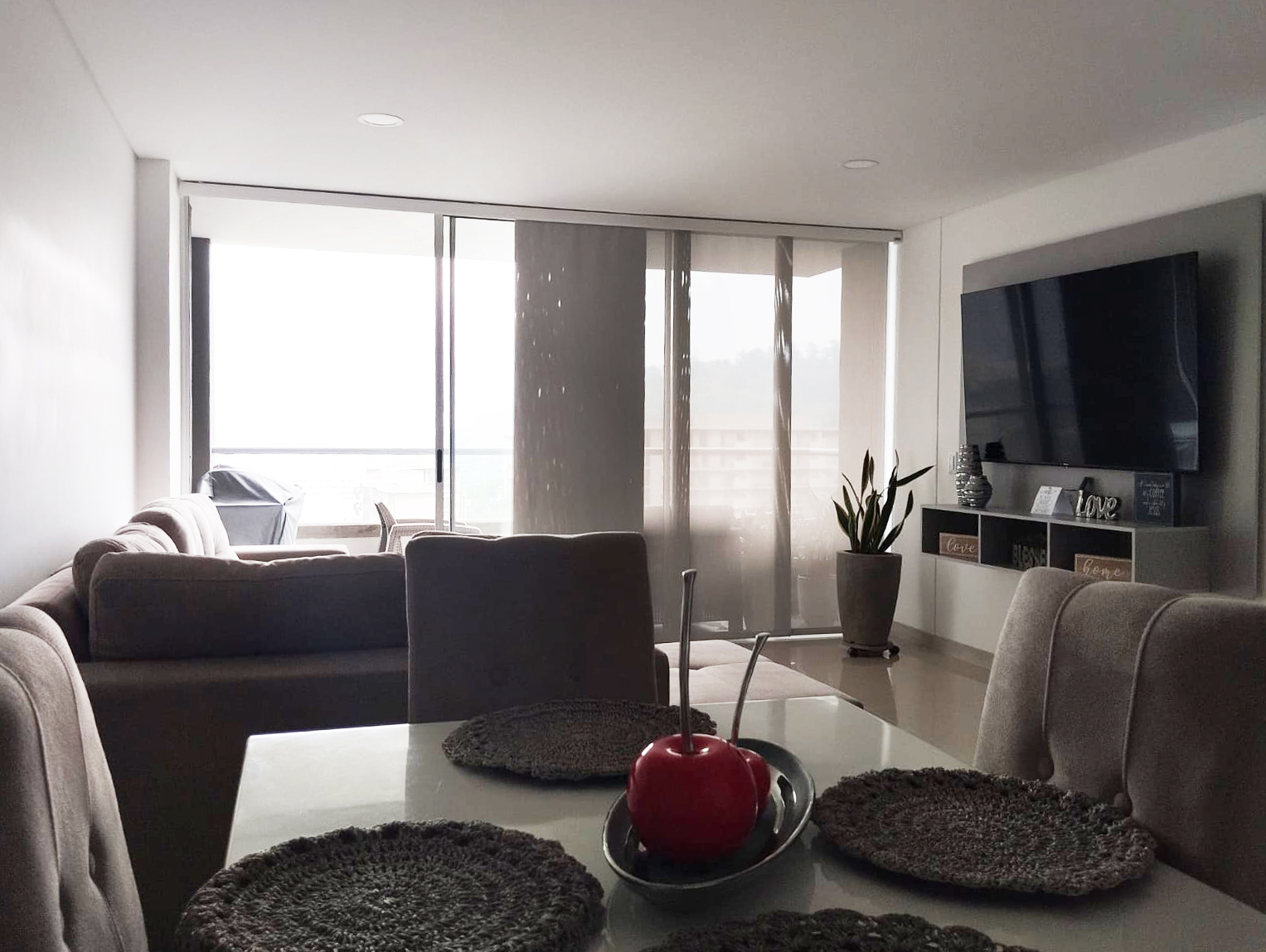 Apartamento en arriendo en El Poblado, Medellín · foto 3 de 16
