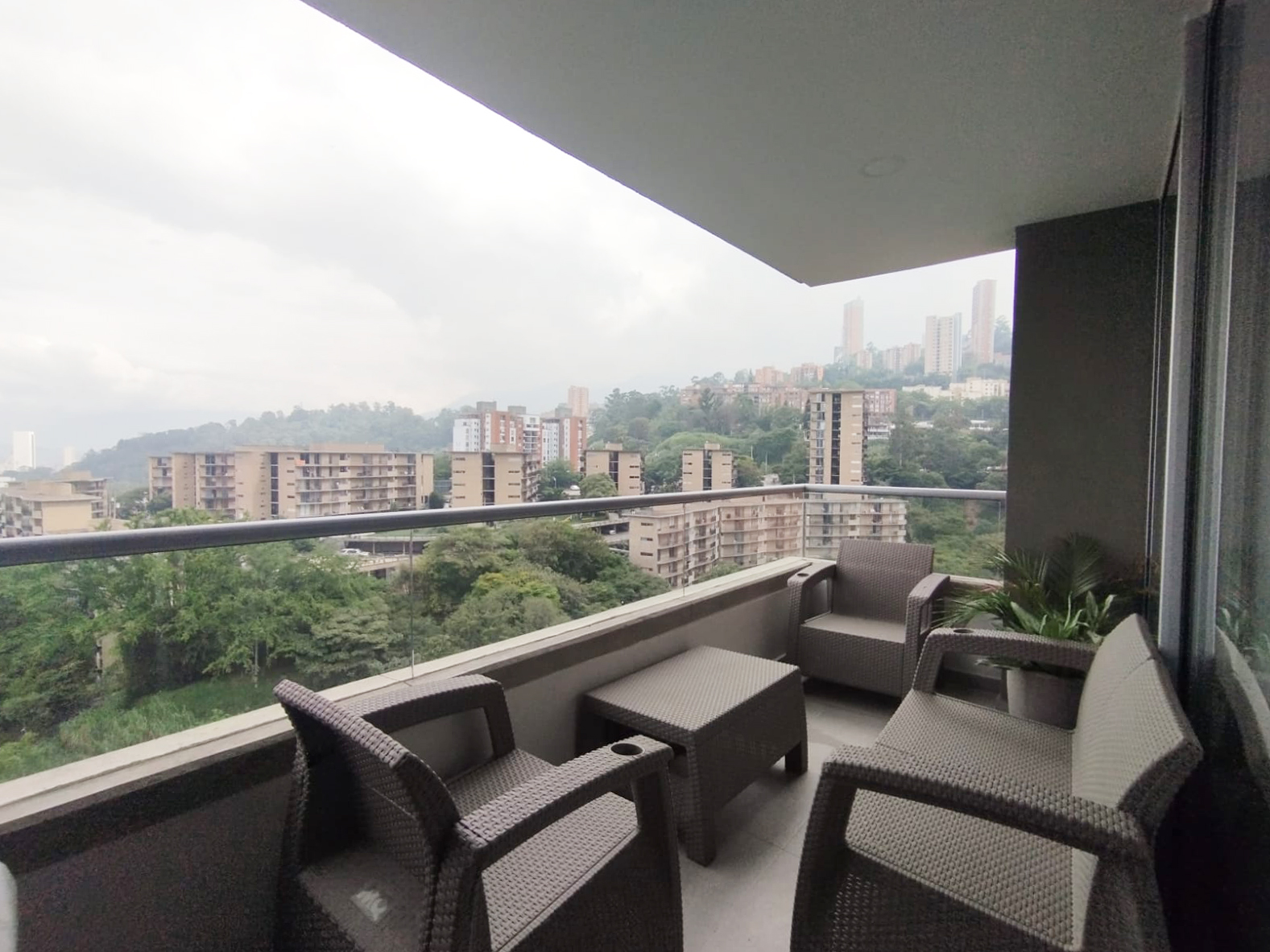Apartamento en arriendo en El Poblado, Medellín · foto 5 de 16