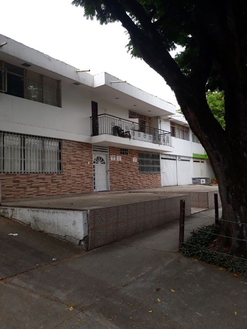 Casa de 5 alcobas en venta en La Flora, Cali, 301 m² · foto 2 de 24