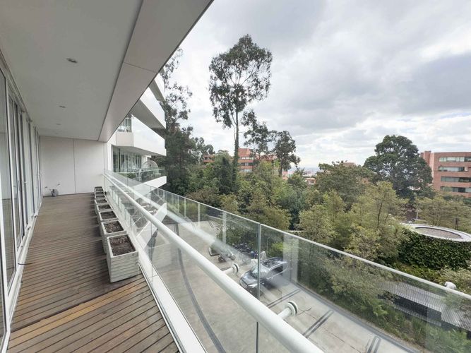 Apartamento de 3 alcobas en venta en Los Rosales, Bogotá, 295 m² · foto 2 de 18