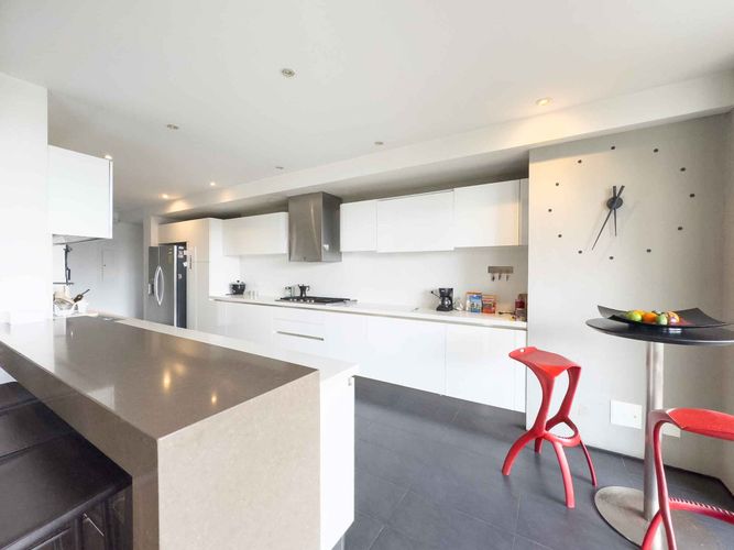 Apartamento de 3 alcobas en venta en Los Rosales, Bogotá, 295 m² · foto 6 de 18