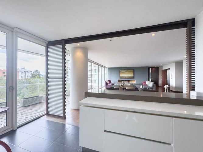 Apartamento de 3 alcobas en venta en Los Rosales, Bogotá, 295 m² · foto 8 de 18