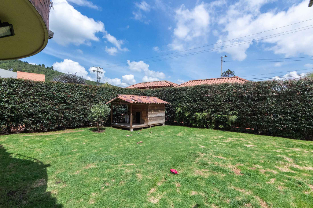 Casa en venta en San Jose De Bavaria, Bogotá · foto 2 de 24