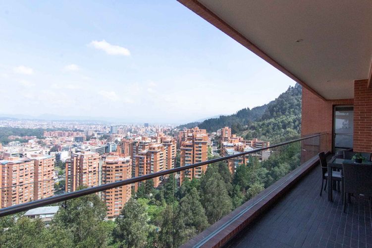 Apartamento de 3 alcobas en venta en Santa Barbara Alta, Bogotá, 326 m² · foto 2 de 24