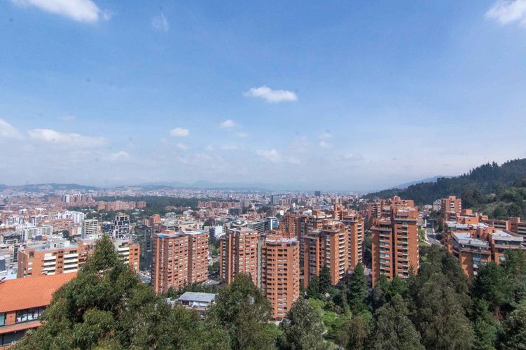 Apartamento de 3 alcobas en venta en Santa Barbara Alta, Bogotá, 326 m² · foto 3 de 24