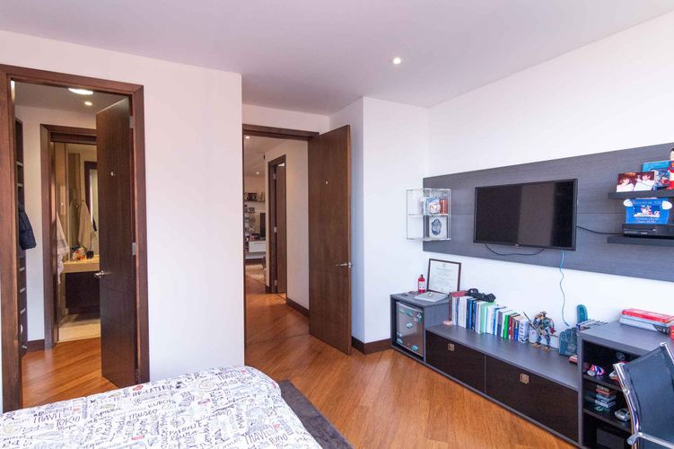 Apartamento de 3 alcobas en venta en Santa Barbara Alta, Bogotá, 326 m² · foto 23 de 24