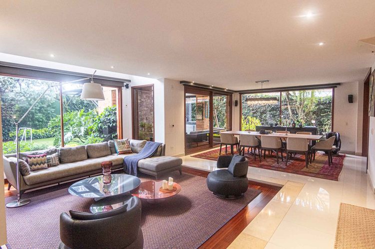 Casa de 5 alcobas en venta en San Jose De Bavaria, Bogotá, 600 m² · foto 3 de 24