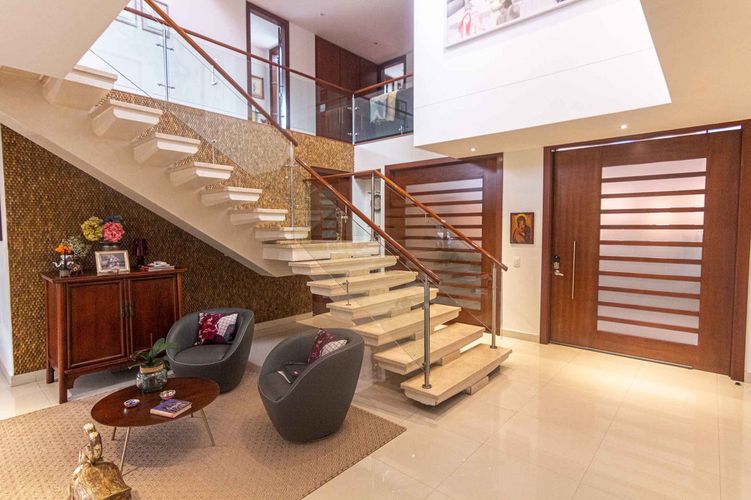 Casa de 5 alcobas en venta en San Jose De Bavaria, Bogotá, 600 m² · foto 4 de 24
