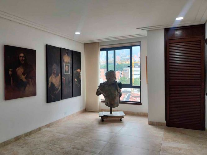 Apartamento de 3 alcobas en arriendo en El Poblado, Medellín, 245 m² · foto 6 de 20