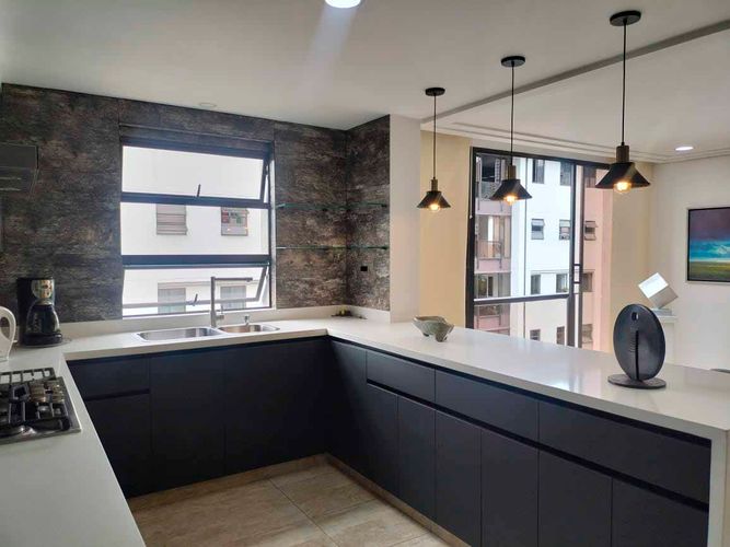 Apartamento de 3 alcobas en arriendo en El Poblado, Medellín, 245 m² · foto 8 de 20