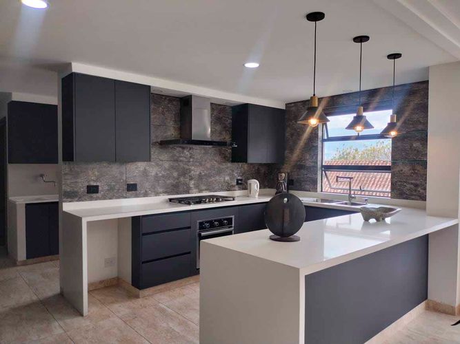 Apartamento de 3 alcobas en arriendo en El Poblado, Medellín, 245 m² · foto 10 de 20