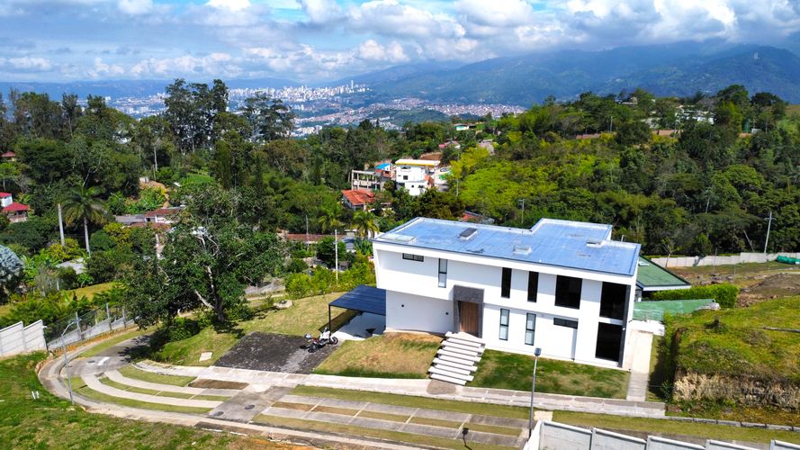 Casa de 4 alcobas en venta en Ruitoque Alto, Floridablanca, 380 m² · foto 2 de 24