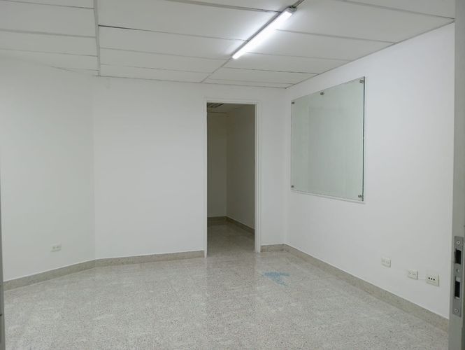 Local en arriendo en Laureles, Medellín, 48 m² · foto 2 de 11