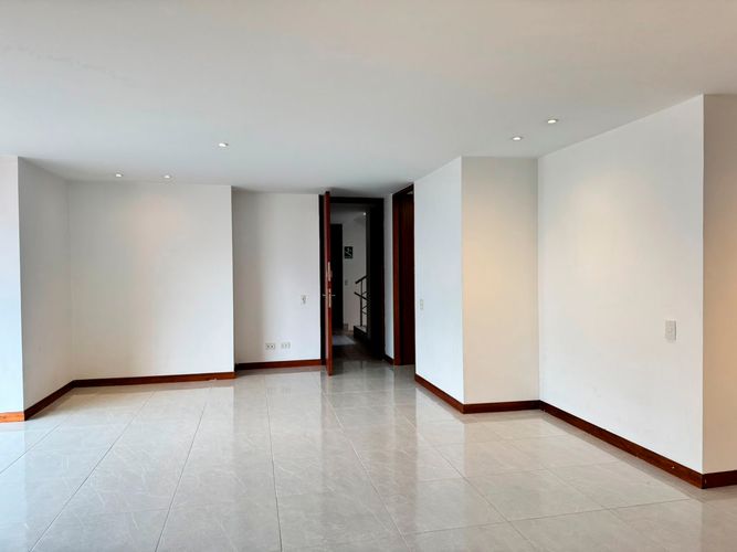 Apartamento de 3 alcobas en arriendo en El Poblado, Medellín, 165 m² · foto 2 de 17