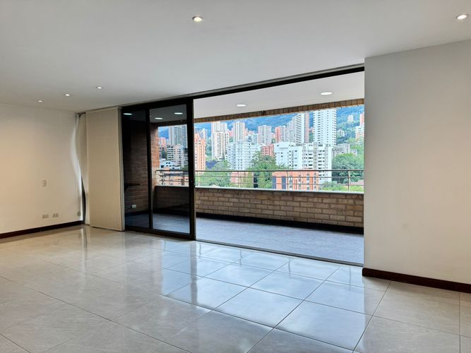 Apartamento de 3 alcobas en arriendo en El Poblado, Medellín, 165 m² · foto 4 de 17