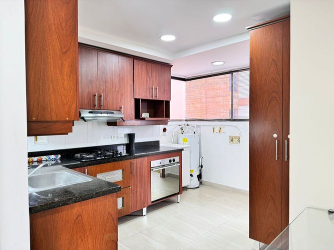 Apartamento de 3 alcobas en arriendo en El Poblado, Medellín, 165 m² · foto 6 de 17