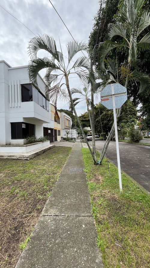 Casa de 5 alcobas en venta en Las Mercedes, Palmira, 319 m² · foto 3 de 24