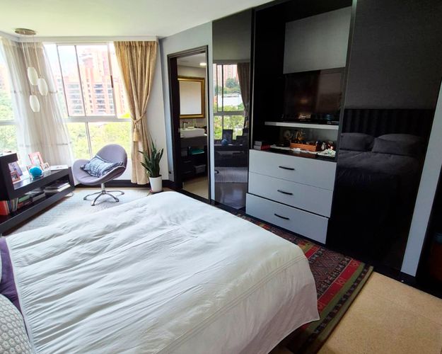Apartamento de 3 alcobas en venta en El Poblado, Medellín, 155 m² · foto 9 de 12