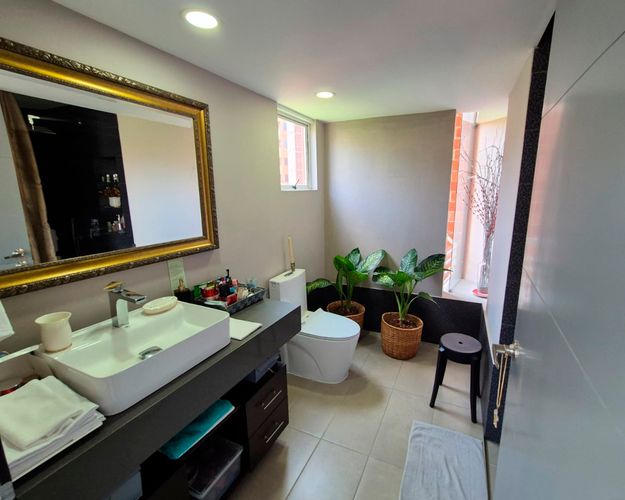 Apartamento de 3 alcobas en venta en El Poblado, Medellín, 155 m² · foto 10 de 12