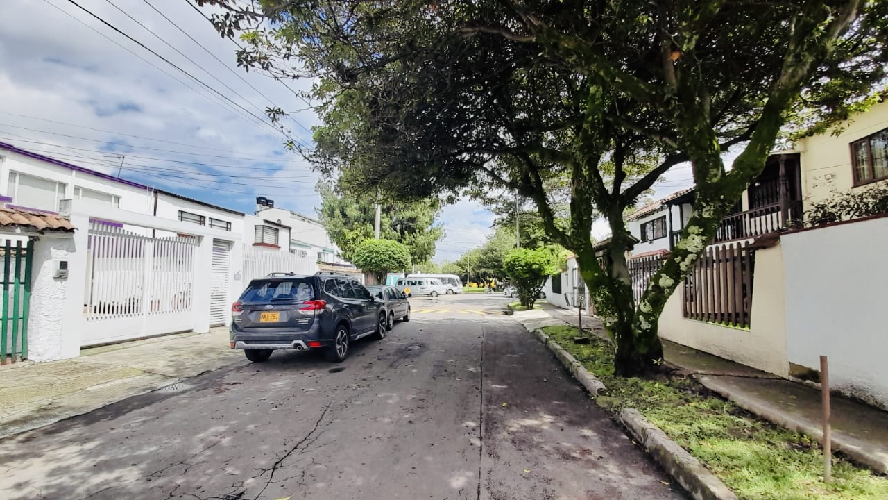 Casa en venta en Las Villas, Bogotá · foto 10 de 24