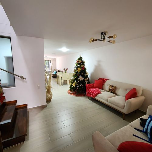 Casa de 3 alcobas en venta en Loma Del Chocho, Envigado, 180 m² · foto 2 de 8