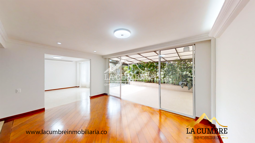 Casa de 3 alcobas en venta en La Sebastiana, Envigado, 218 m² · foto 2 de 15