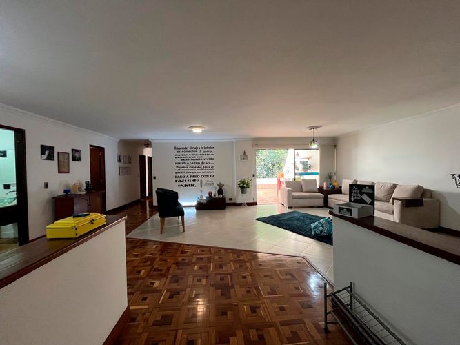 Apartamento en venta en El Poblado, Medellín, 189 m² · foto 2 de 19