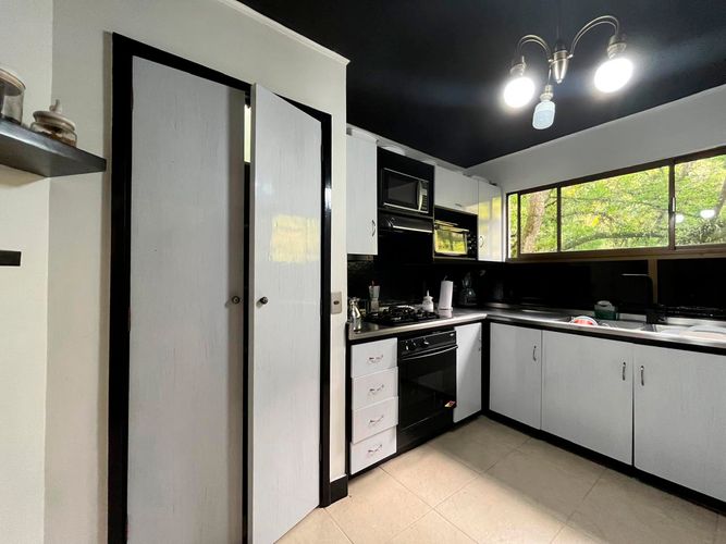 Apartamento en venta en El Poblado, Medellín, 189 m² · foto 3 de 19