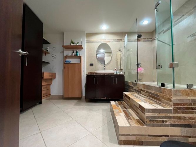 Apartamento en venta en El Poblado, Medellín, 189 m² · foto 16 de 19