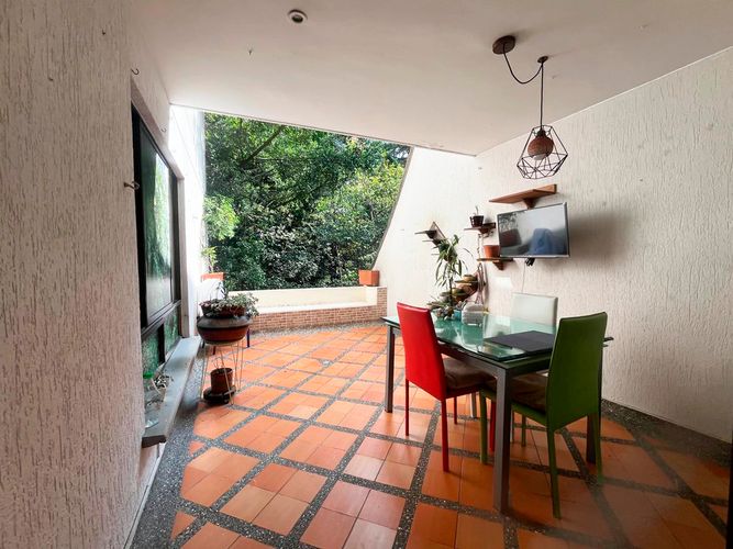 Apartamento en venta en El Poblado, Medellín, 189 m² · foto 18 de 19