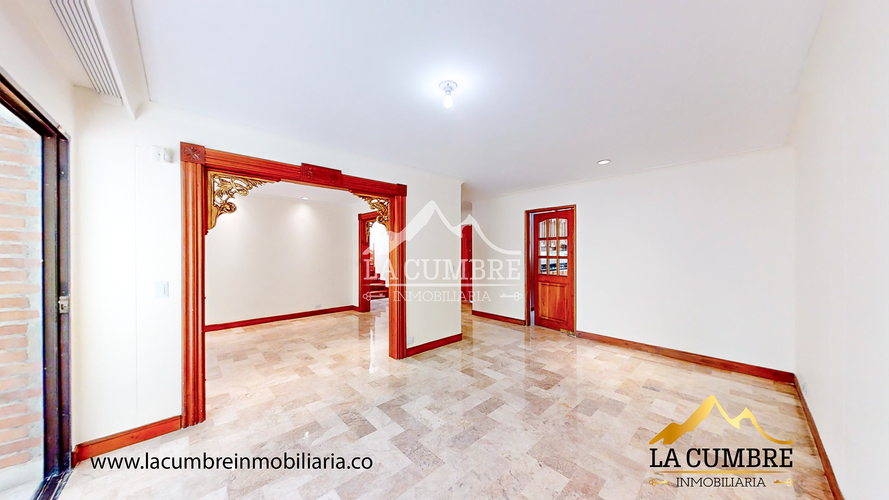 Casa de 5 alcobas en venta en La Abadia, Envigado, 390 m² · foto 2 de 20