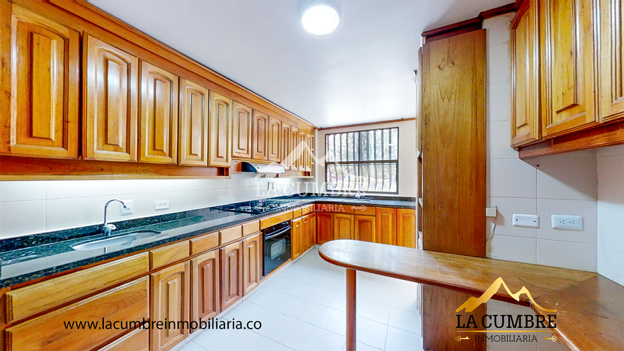 Casa de 5 alcobas en venta en La Abadia, Envigado, 390 m² · foto 4 de 20