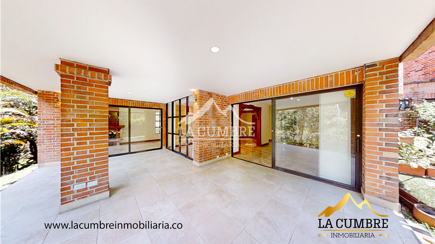 Casa de 5 alcobas en venta en La Abadia, Envigado, 390 m² · foto 8 de 20