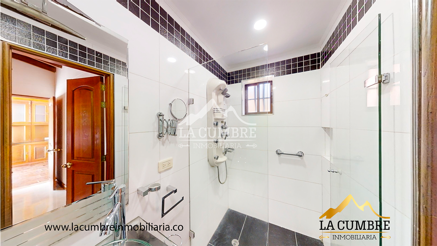 Casa de 5 alcobas en venta en La Abadia, Envigado, 390 m² · foto 17 de 20