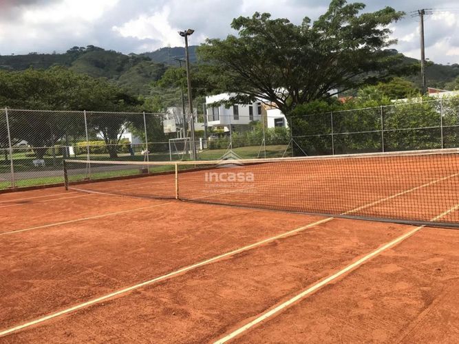 Casa de 5 alcobas en venta en Alfaguara, Jamundí, 468 m² · foto 2 de 4