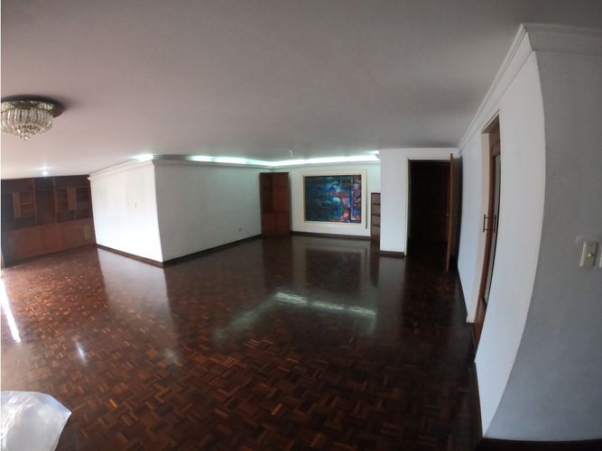 Apartamento de 3 alcobas en venta en Granada, Cali, 199 m² · foto 2 de 19
