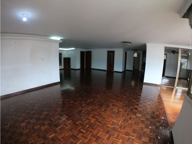 Apartamento de 3 alcobas en venta en Granada, Cali, 199 m² · foto 3 de 19
