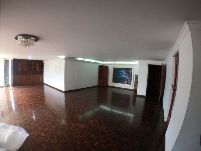 Apartamento de 3 alcobas en venta en Granada, Cali, 199 m² · foto 4 de 19