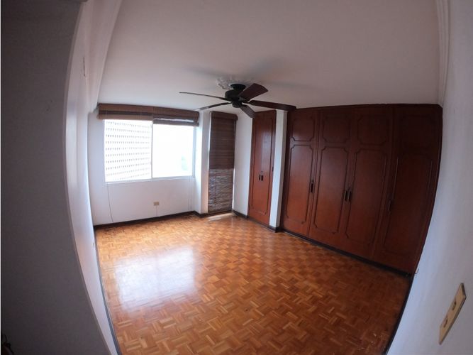 Apartamento de 3 alcobas en venta en Granada, Cali, 199 m² · foto 13 de 19