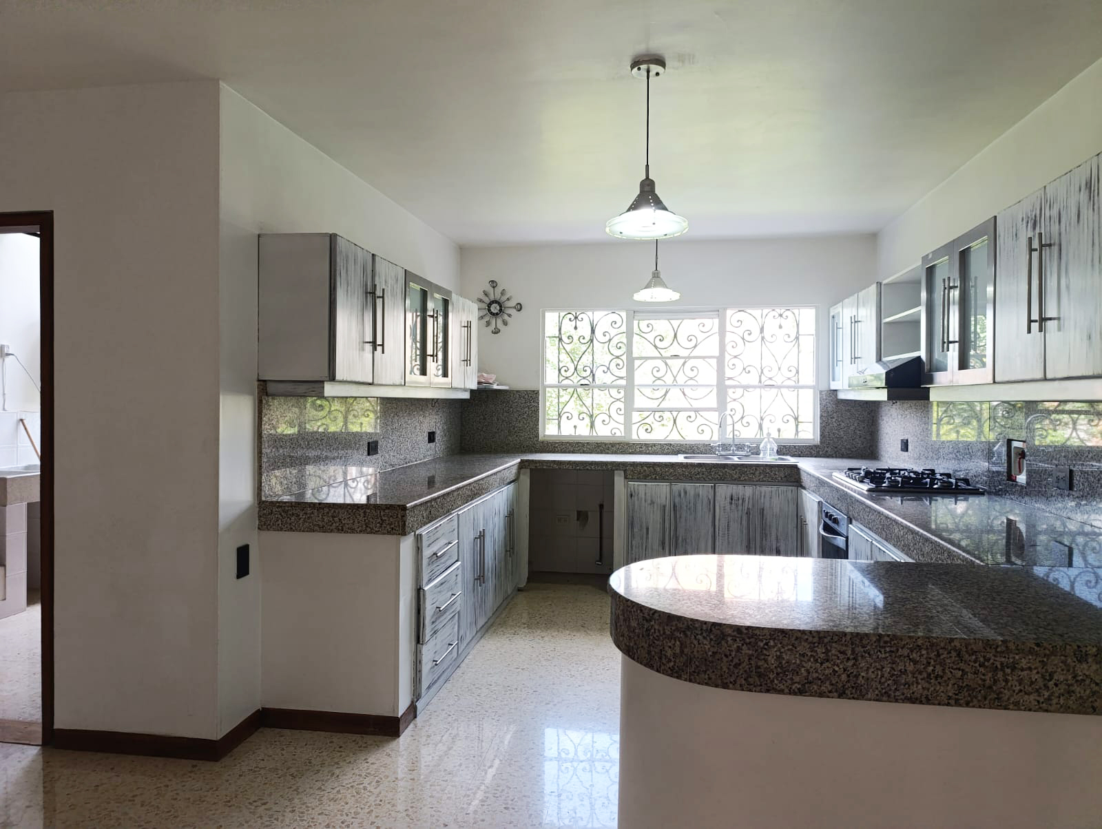 Casa en arriendo en El Poblado, Medellín · foto 4 de 20