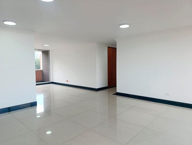 Apartamento de 3 alcobas en arriendo en El Poblado, Medellín, 163 m² · foto 3 de 19