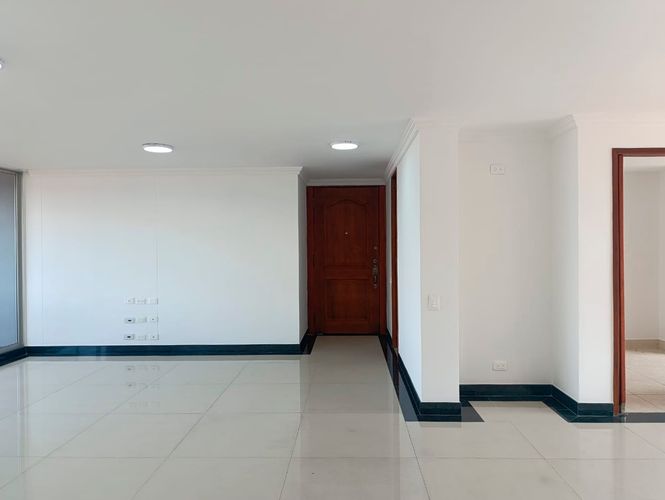 Apartamento de 3 alcobas en arriendo en El Poblado, Medellín, 163 m² · foto 5 de 19