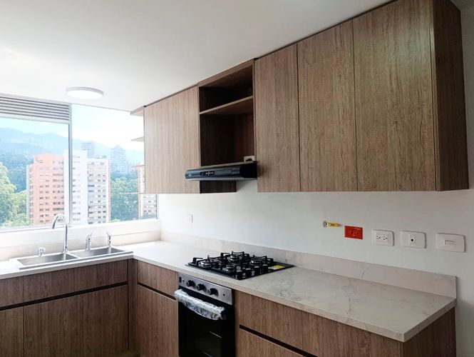 Apartamento de 3 alcobas en arriendo en El Poblado, Medellín, 163 m² · foto 7 de 19