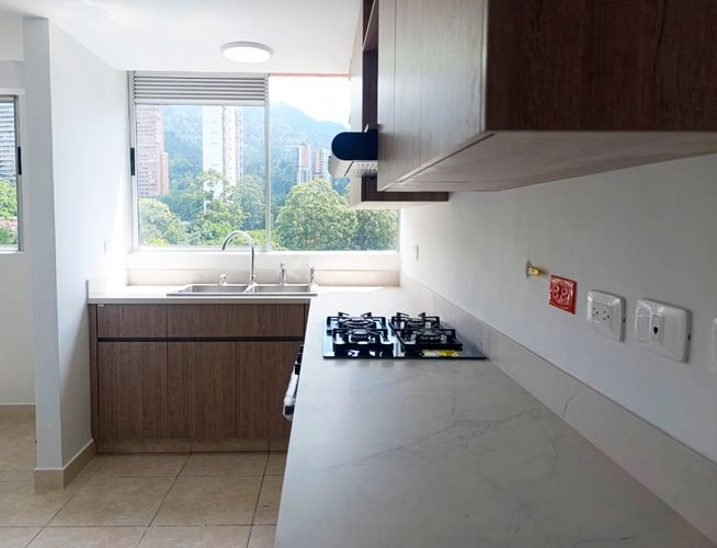 Apartamento de 3 alcobas en arriendo en El Poblado, Medellín, 163 m² · foto 8 de 19