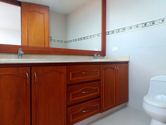 Apartamento de 3 alcobas en arriendo en El Poblado, Medellín, 163 m² · foto 13 de 19