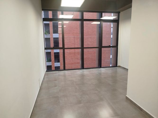 Oficina en arriendo en El Poblado, Medellín, 37 m² · foto 2 de 17