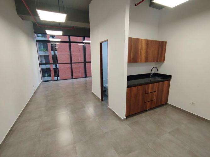 Oficina en arriendo en El Poblado, Medellín, 37 m² · foto 4 de 17